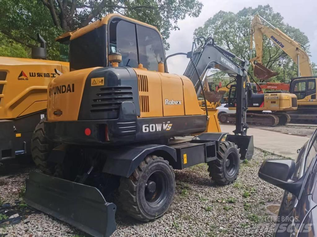 Hyundai r60w 轮式挖掘机