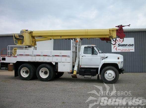Altec D2050TR 车载式高空作业车