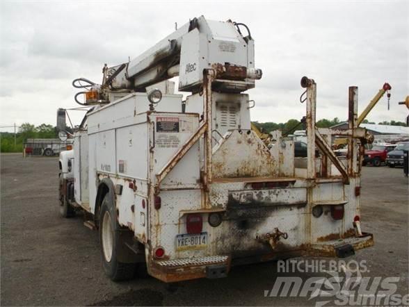 Altec D845B 车载式高空作业车