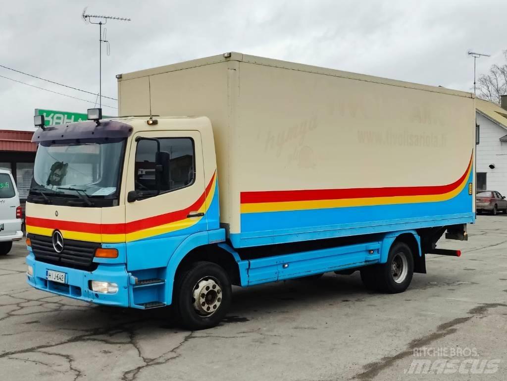 Mercedes-Benz 1223 厢式货车