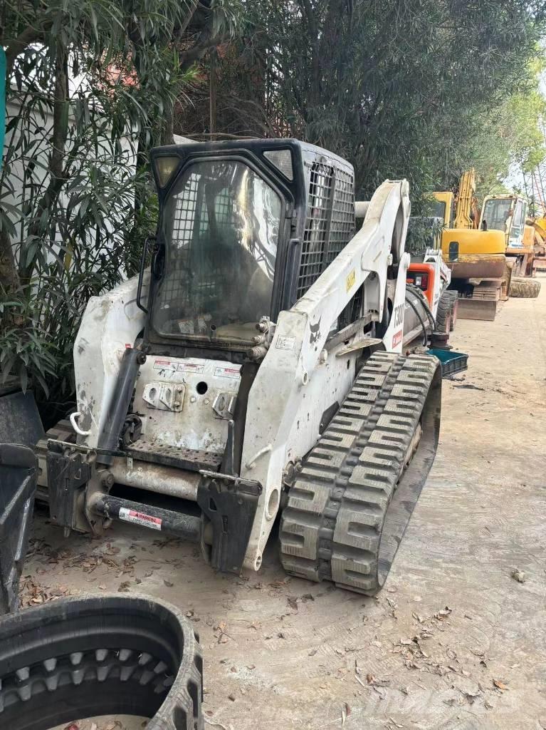 Bobcat T 300 滑移装载机