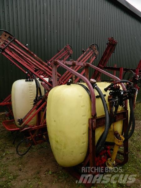 Hardi 800 牵引式喷雾机