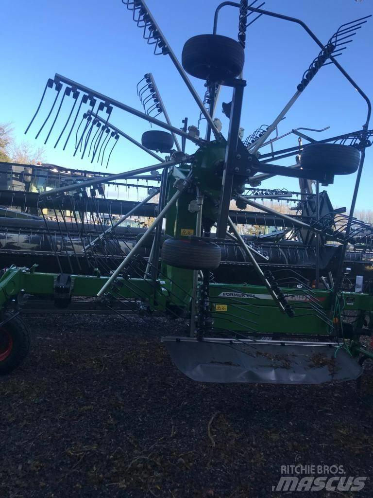 Fendt Former 671 犁耙和摊草机