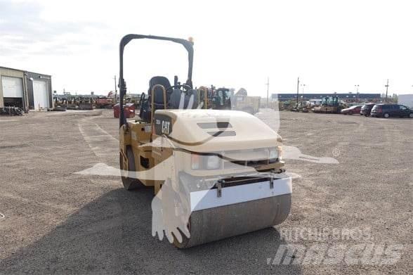 CAT CB34 单轮压路机