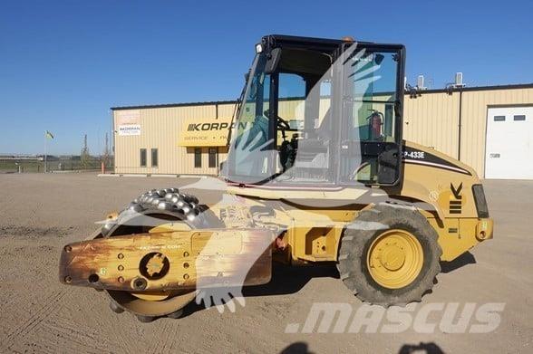 CAT CP-433E 单轮压路机