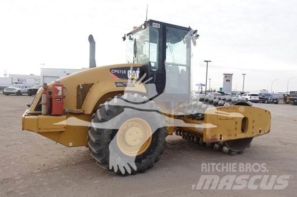 CAT CP-573E 单轮压路机