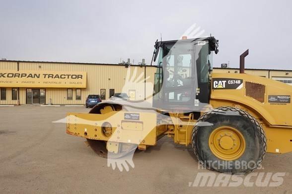 CAT CS74B 单轮压路机
