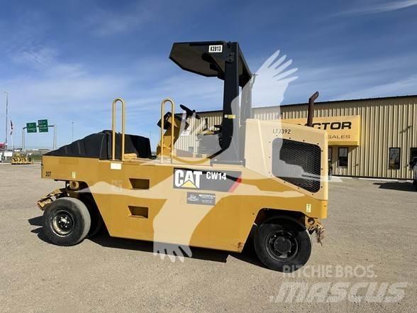 CAT CW14 胶轮压路机