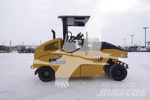 CAT CW16 胶轮压路机