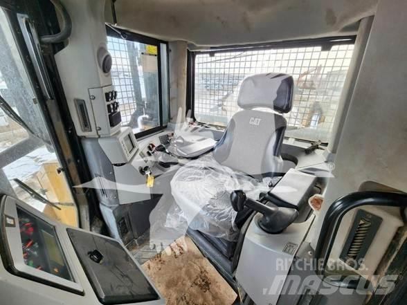 CAT D8T 履带式推土机