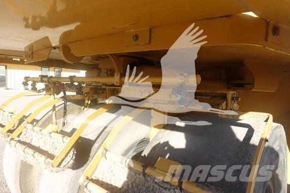 CAT PS-360C 胶轮压路机