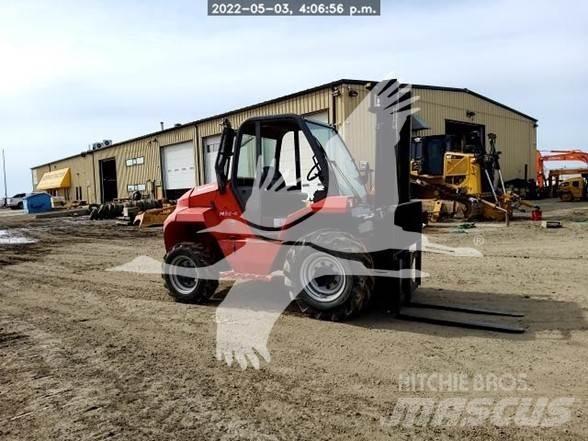 Manitou M30.4 越野叉车|叉装车