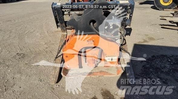 NPK C8C C8100 拖式振动压路机