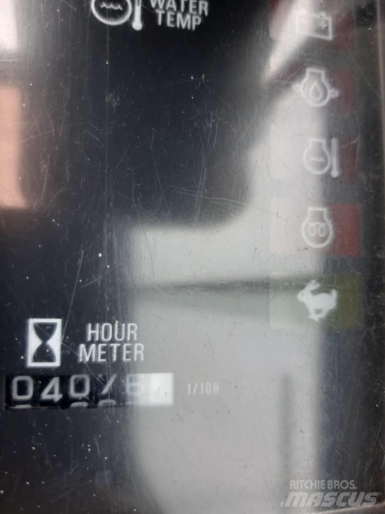 Takeuchi TB016 小型挖掘机