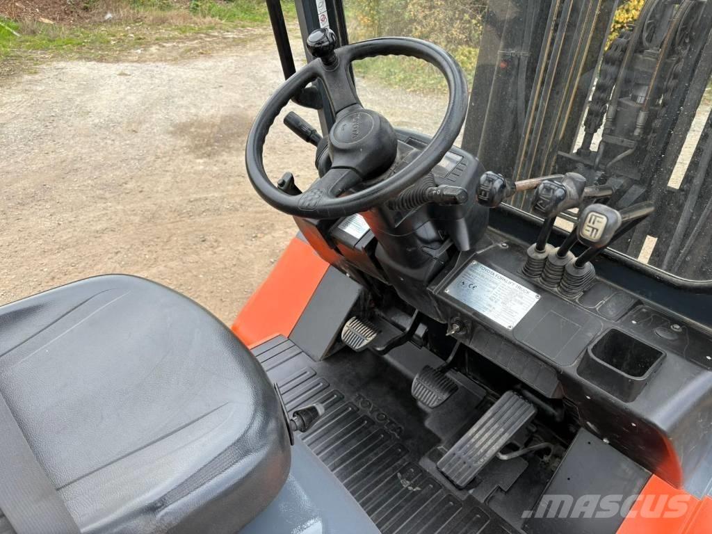 Toyota 7 FDA 50 柴油叉车
