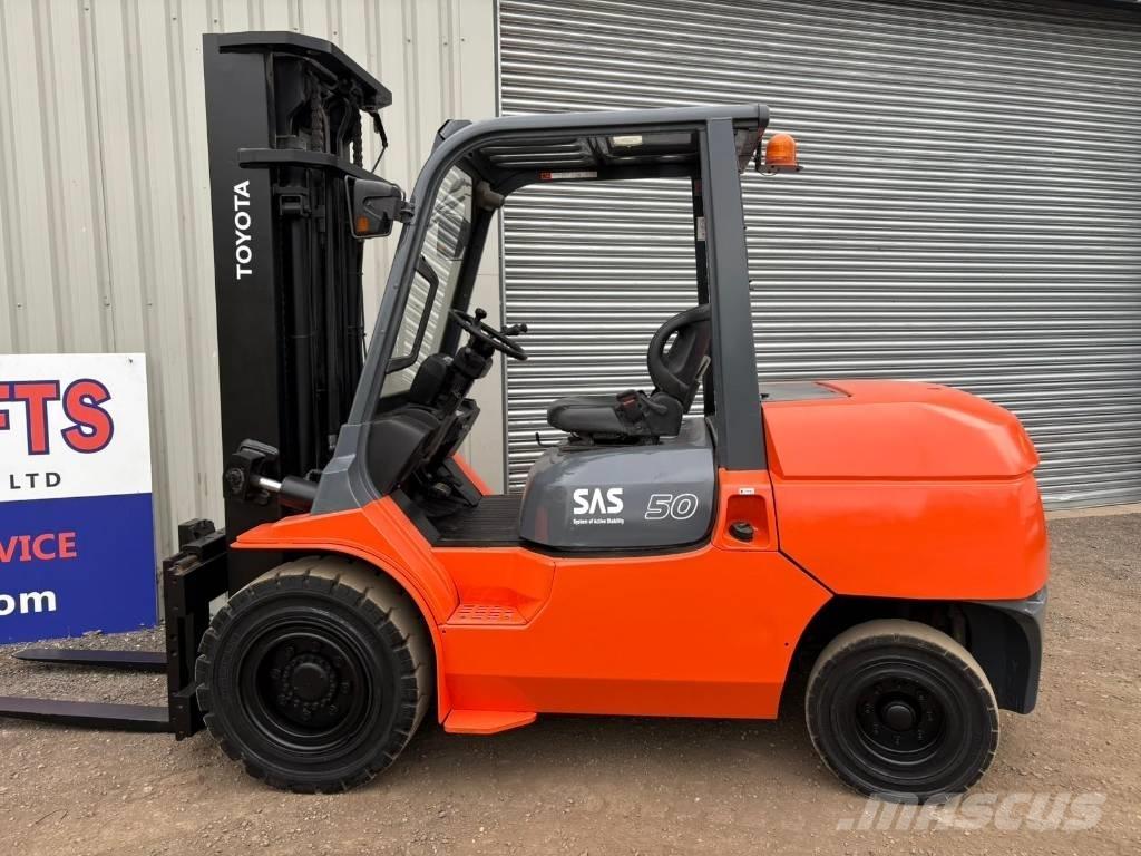 Toyota 7 FDA 50 柴油叉车