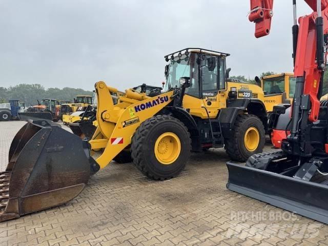 Komatsu WA 320 轮式装载机