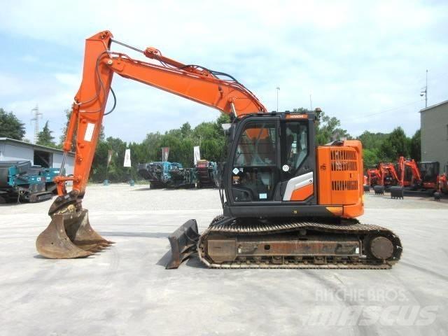 Hitachi ZX 135 US-7 履带挖掘机