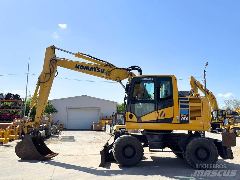 Komatsu PW 158-11 轮式挖掘机