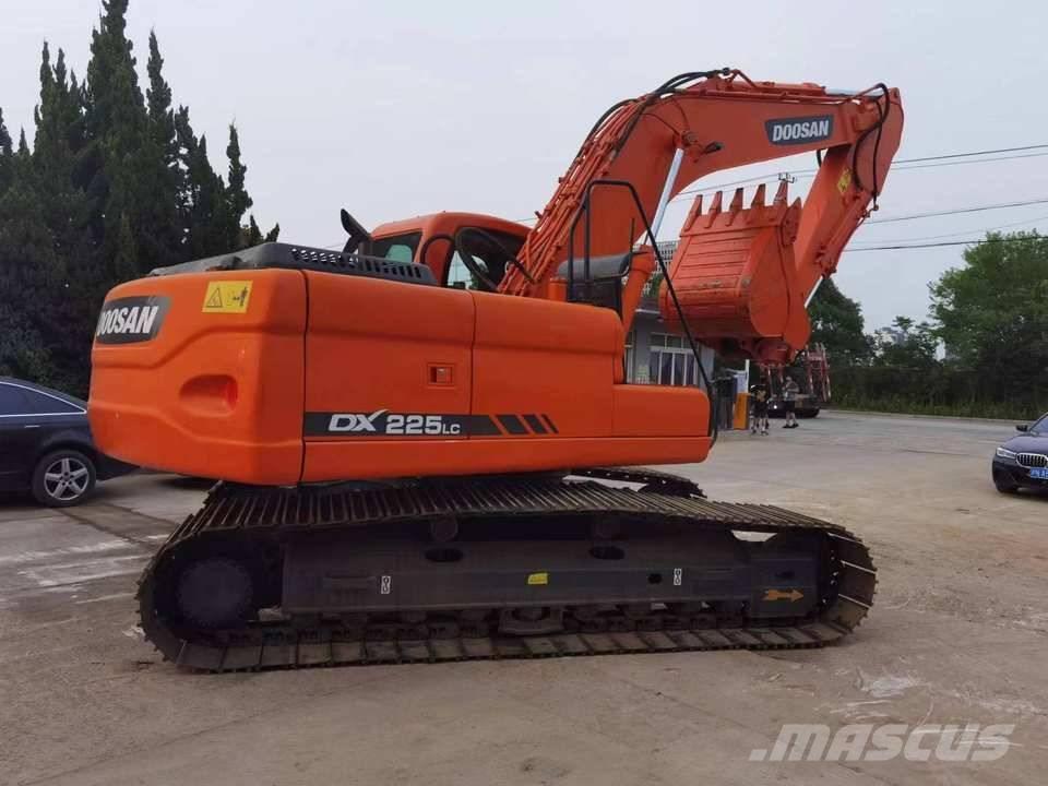 Doosan DX 225 履带挖掘机