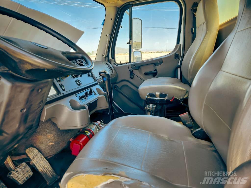 Freightliner 108 SD 水罐车