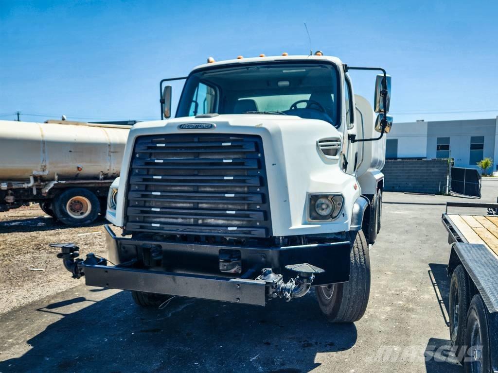 Freightliner 108 SD 水罐车