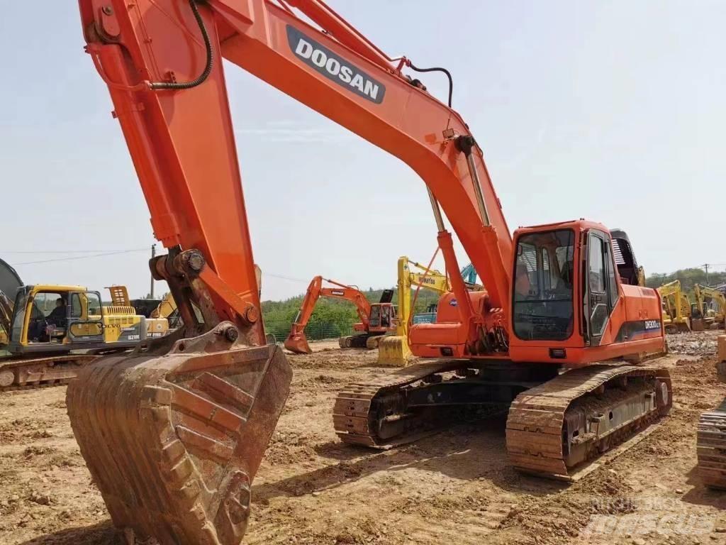 Doosan DH300LC-7 履带挖掘机