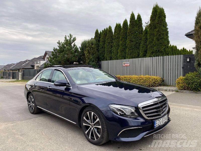 Mercedes-Benz E 300D 汽车