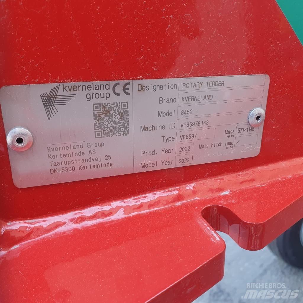 Kverneland 8452 犁耙和摊草机