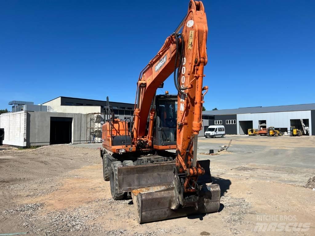 Doosan DX 140 W 轮式挖掘机