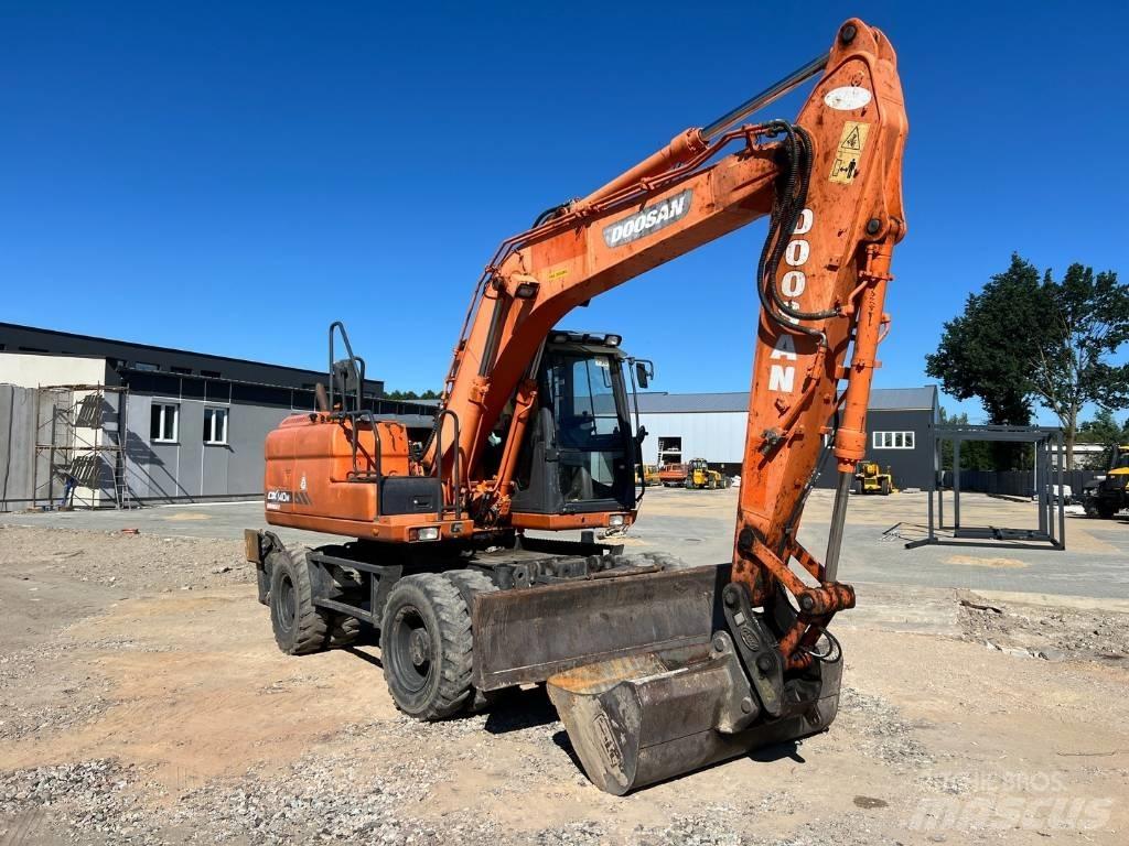 Doosan DX 140 W 轮式挖掘机