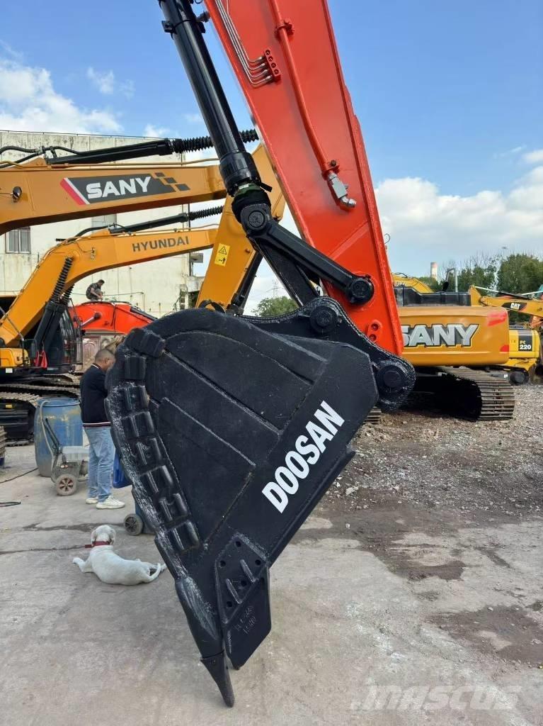 Doosan DX300 履带挖掘机