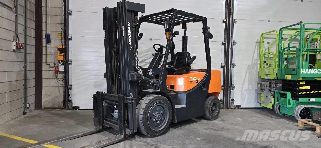 Doosan D 30 GP 柴油叉车