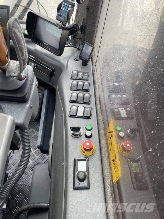 Komatsu 911.5 收割机
