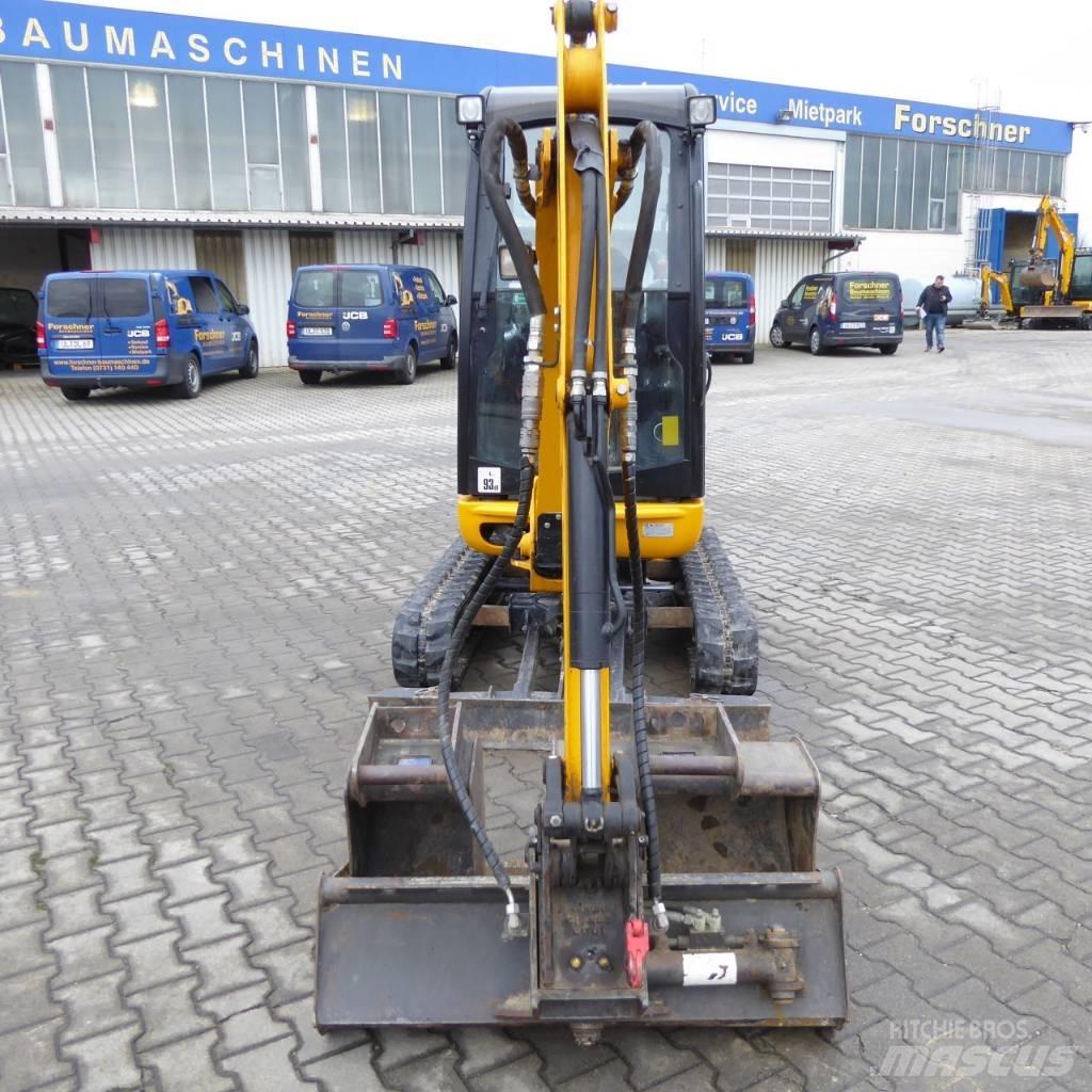 JCB 8020 CTS 小型挖掘机