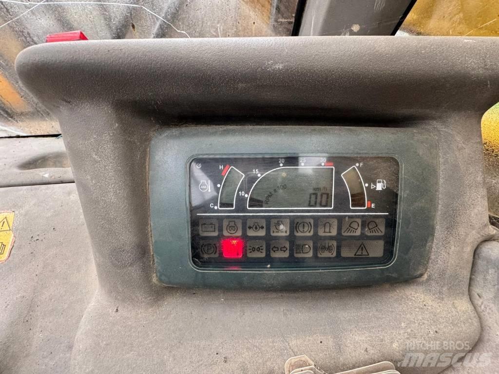 Komatsu WH 714 伸缩臂叉装车|叉装车