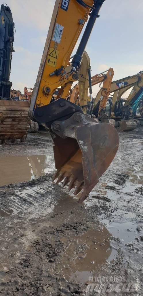 JCB JS 220 LC 履带挖掘机