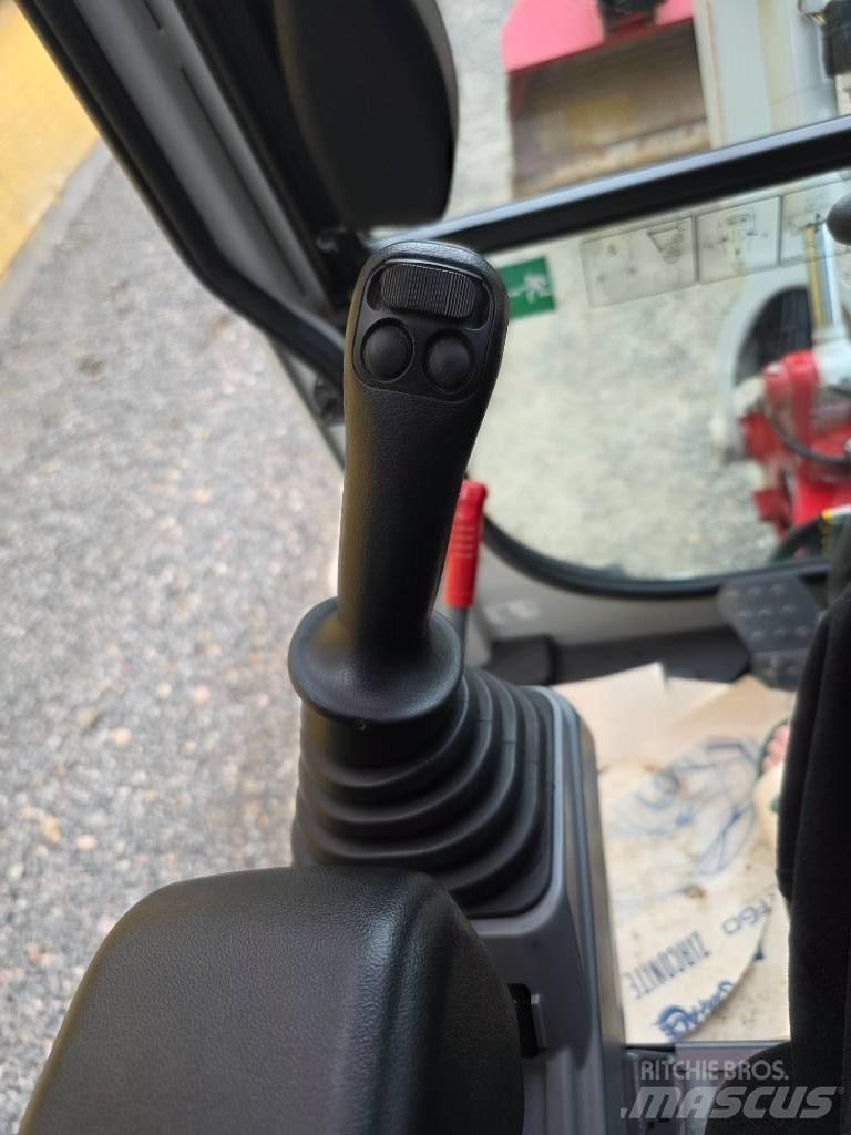 Takeuchi TB 320 小型挖掘机