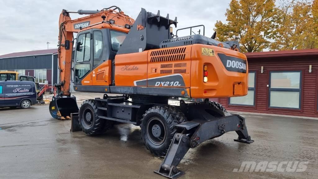 Doosan DX 210 W - 5 轮式挖掘机