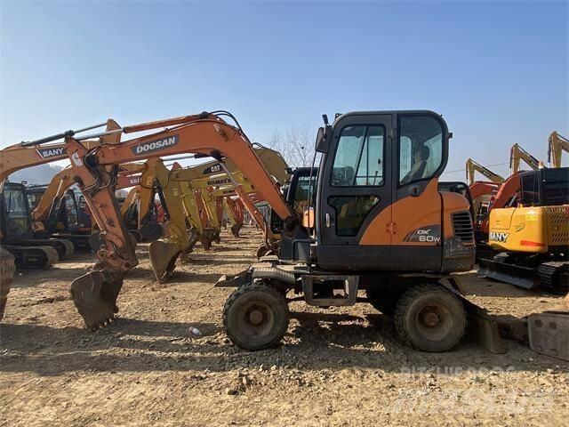 Doosan DX60W 小型挖掘机