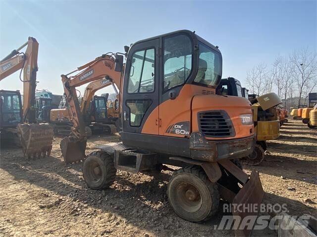 Doosan DX60W 小型挖掘机