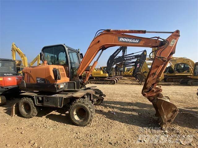 Doosan DX60W 小型挖掘机