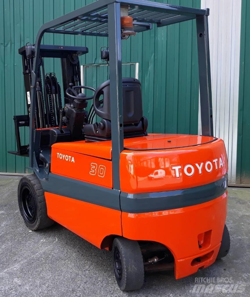 Toyota FBMF30 电动叉车