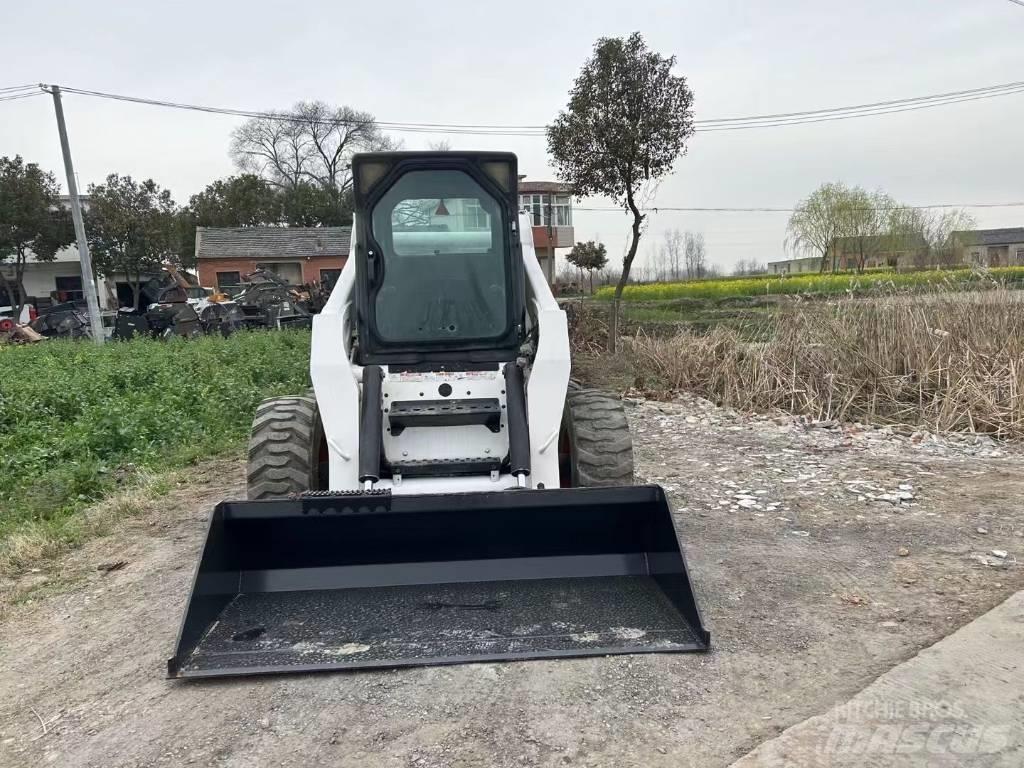 Bobcat S 300 滑移装载机