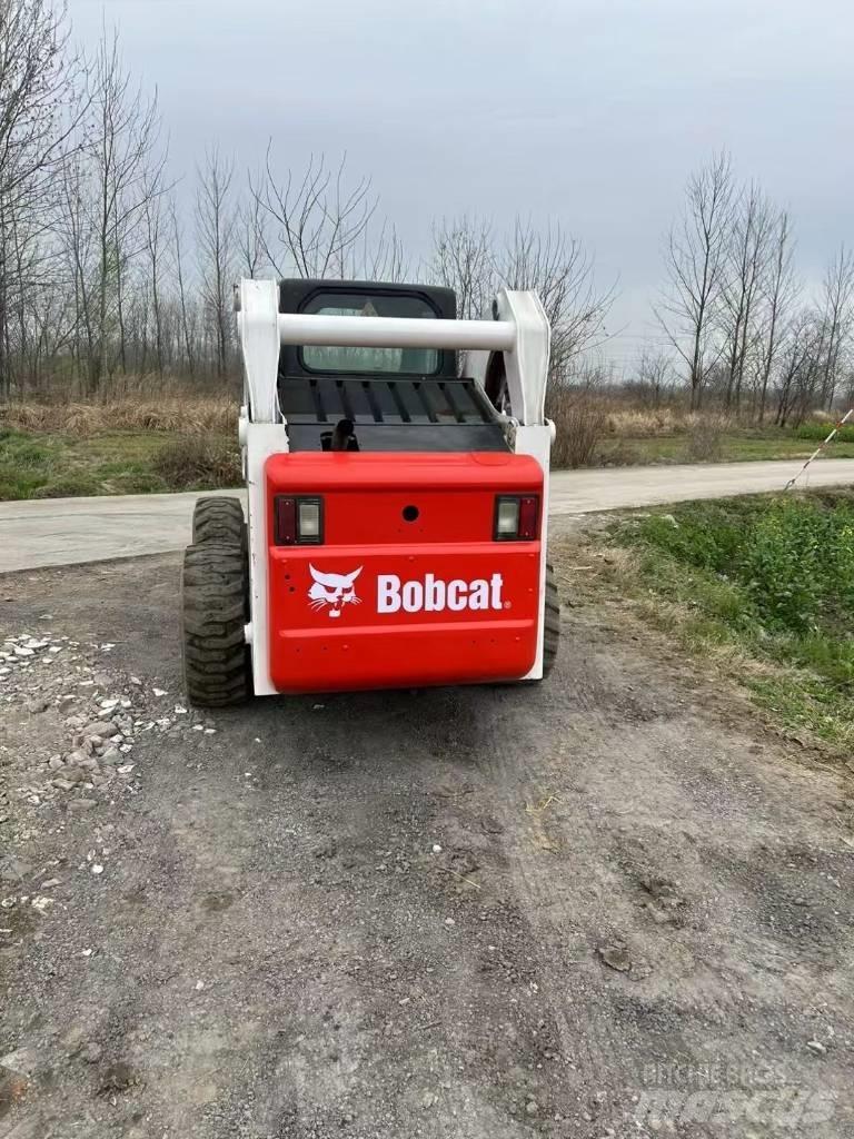 Bobcat S 300 滑移装载机