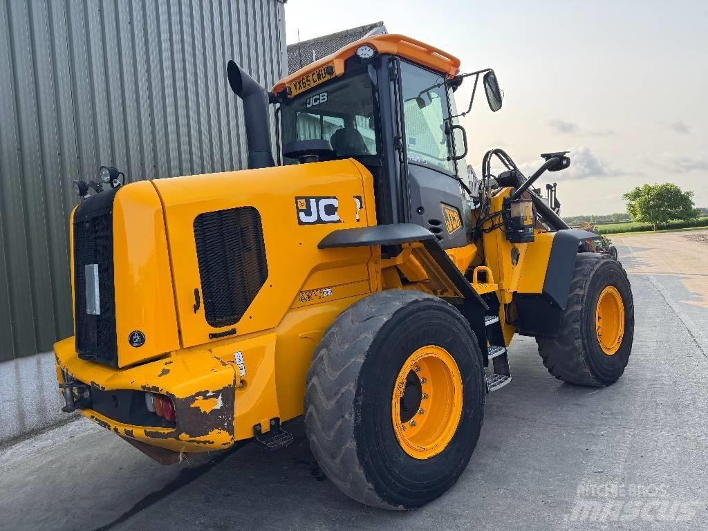 JCB 437 HT Agri 多功能装载机