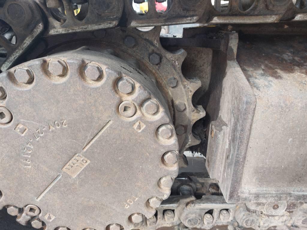 Komatsu PC228USLC-11 履带挖掘机