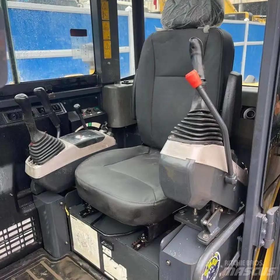 Komatsu PC56-7 履带挖掘机