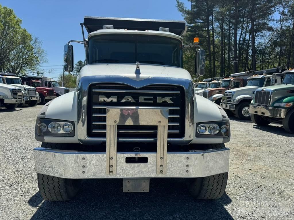 Mack GU713 自卸式货车