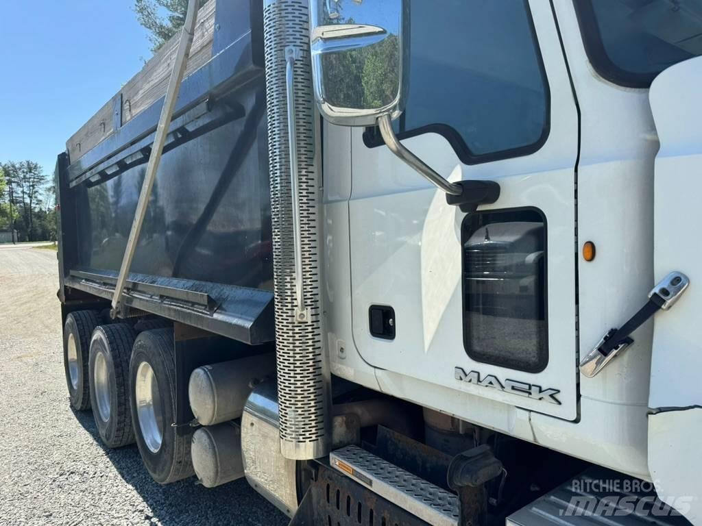 Mack GU713 自卸式货车